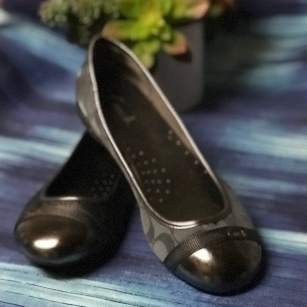 Coach. Flats